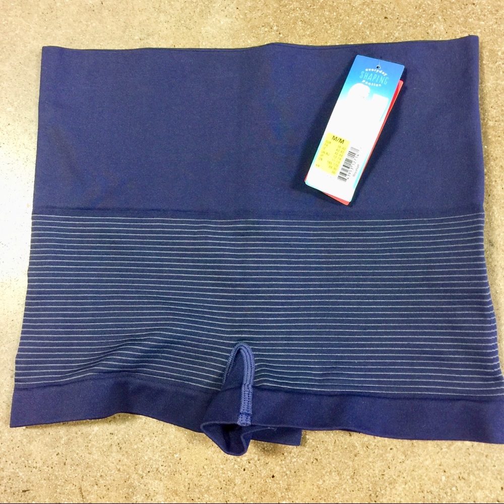 NWT 2 pair Spanx everyday shaping panties boyshort